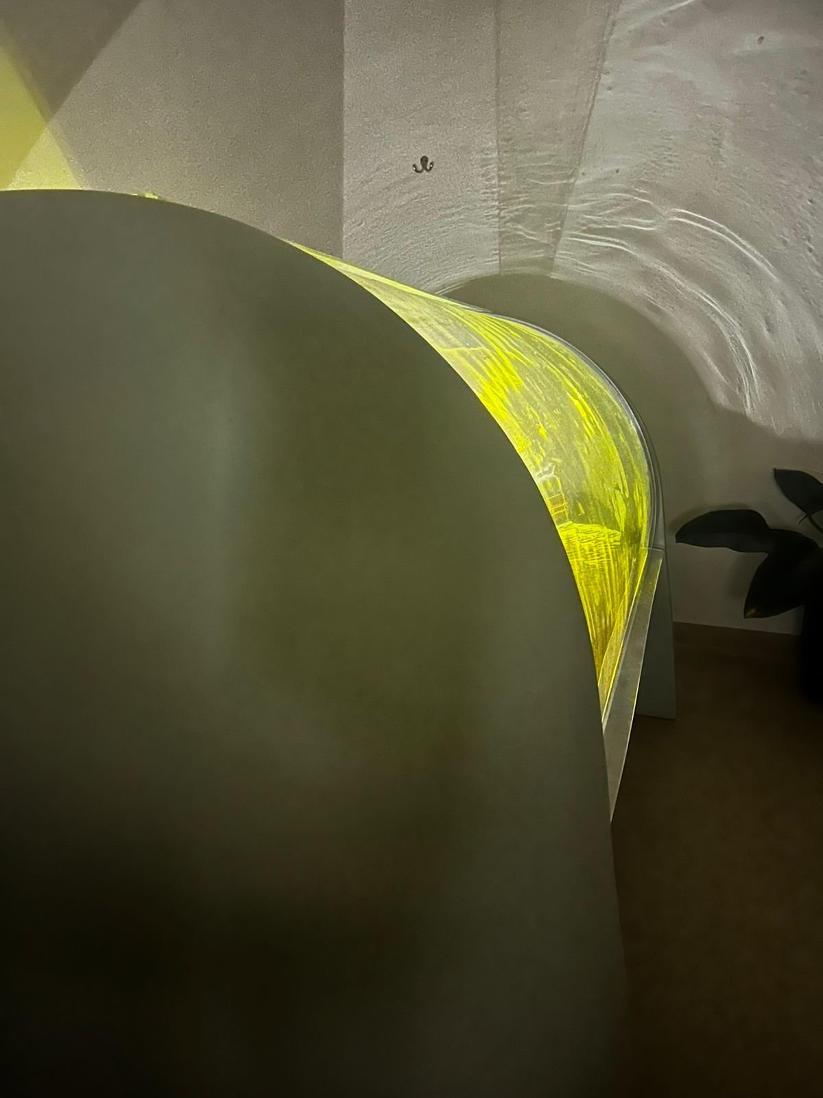 Ambiente cálido y sensorial de KAMARA